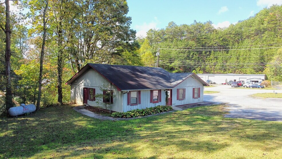 More Photos Of 1552 Highway 441 N, Clayton Office For Sale