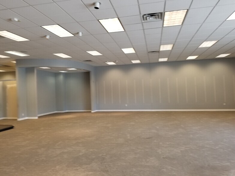 More Photos Of 4301 Pecanland Mall Dr, Monroe Freestanding For Lease