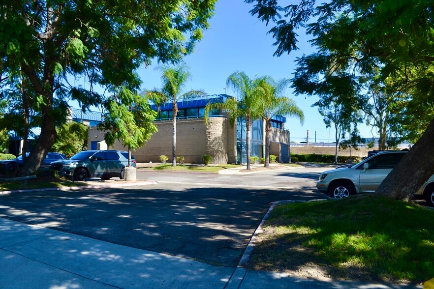 More Photos Of 9233 Charles Smith Ave, Rancho Cucamonga Flex For Lease