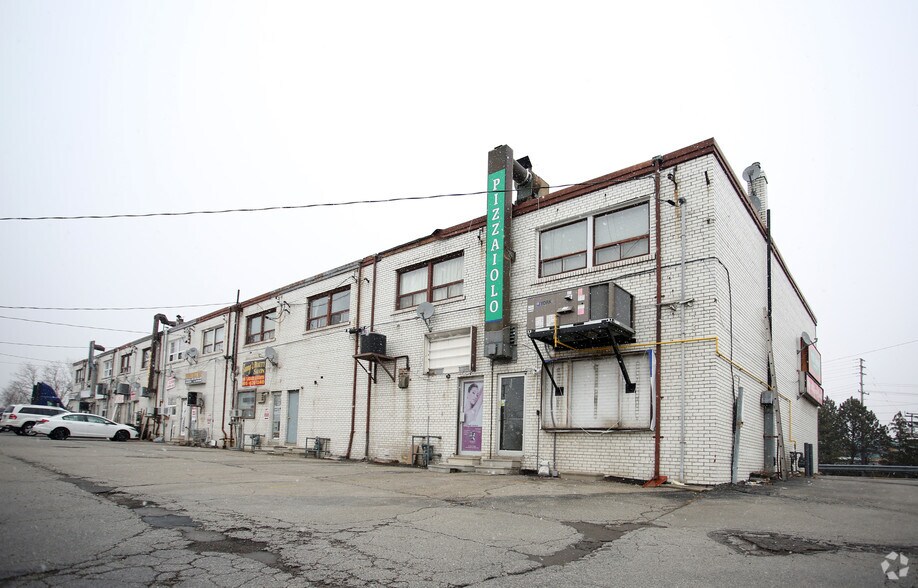 More Photos Of 7040-7060 Airport Rd, Mississauga Restaurant For Sale