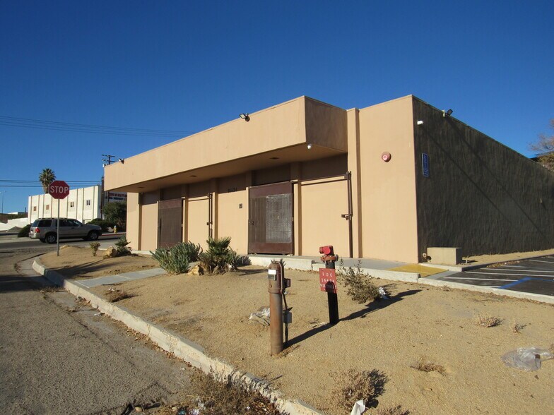 More Photos Of 16424 Victor St, Victorville Freestanding For Sale