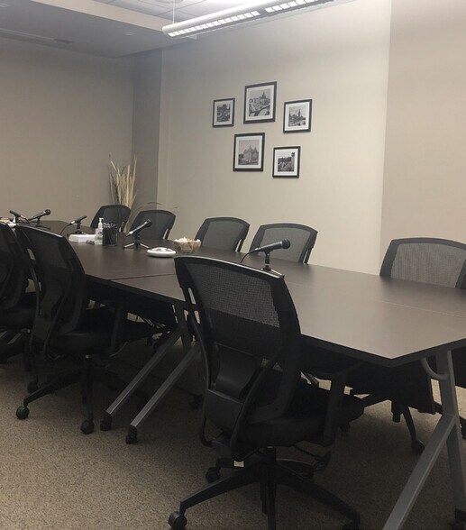 More Photos Of 236 Victoria St, Kitchener Office For Lease