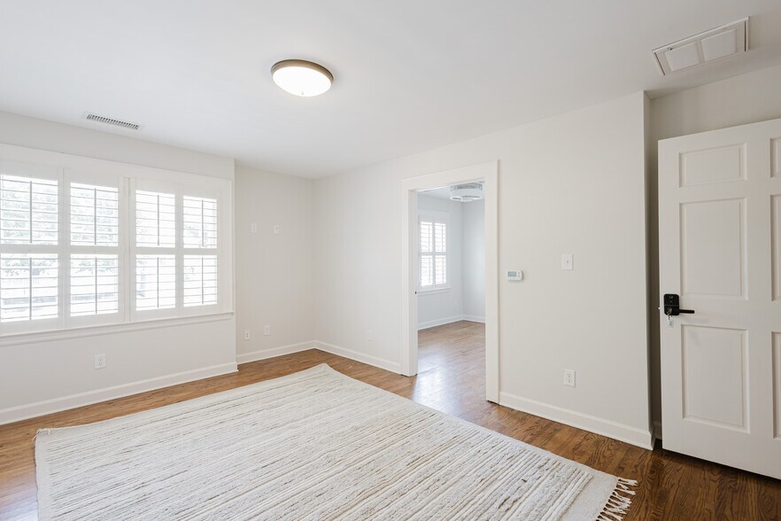 More Photos Of 1814 Euclid Ave, Charlotte Office For Lease