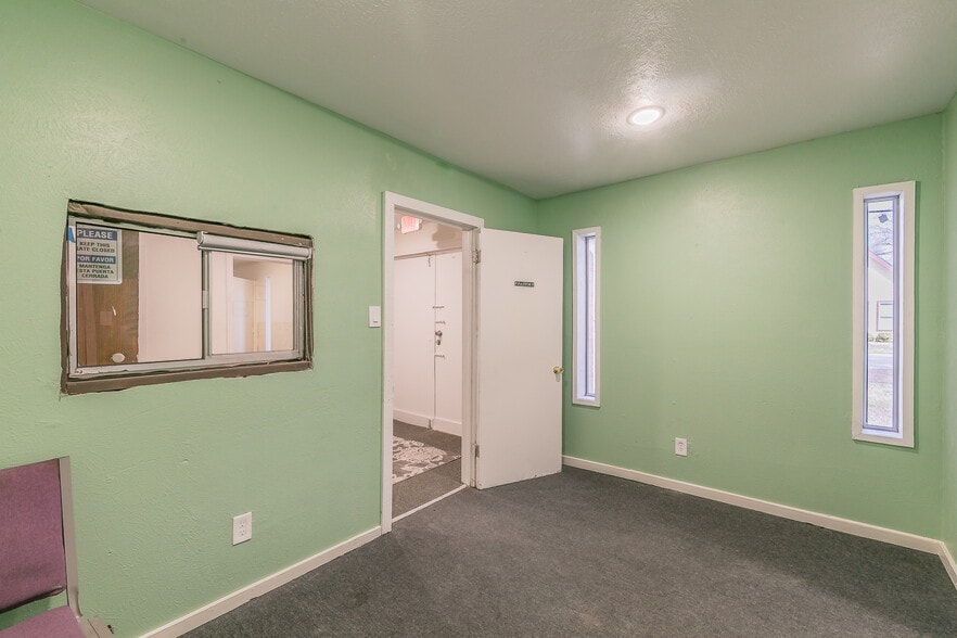 More Photos Of 5007 Ivy Ln, Dallas Specialty For Sale