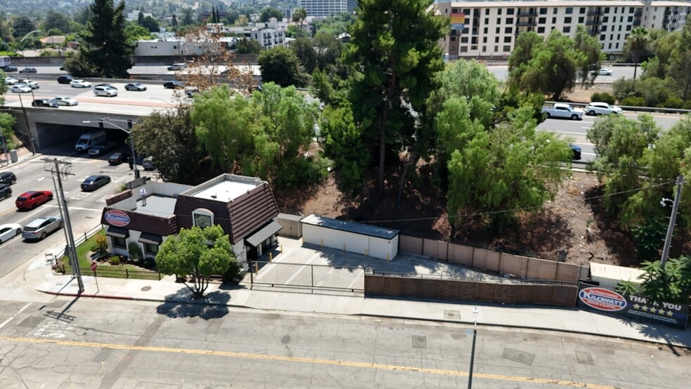 More Photos Of 4925 Sepulveda Blvd, Sherman Oaks Office For Sale