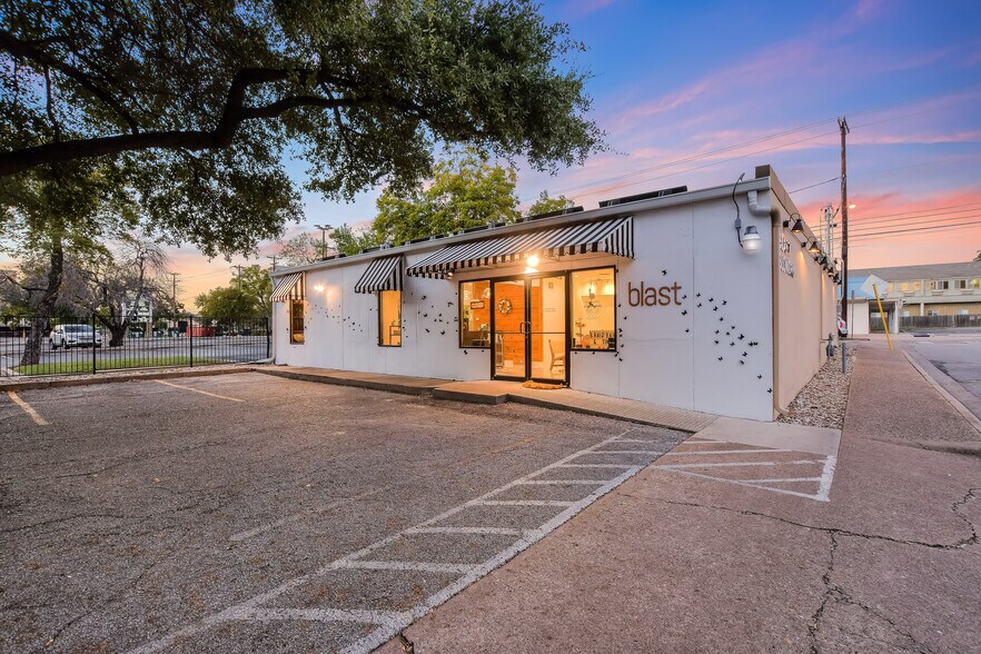More Photos Of 1101 W 34th St, Austin Freestanding For Sale