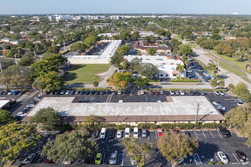 More Photos Of 7390 NW 5th St, Plantation Unknown For Lease