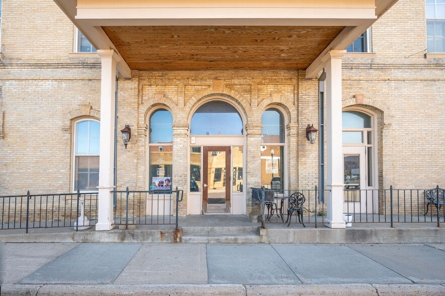 More Photos Of 122 S Minnesota Ave, Saint Peter Apartments For Sale