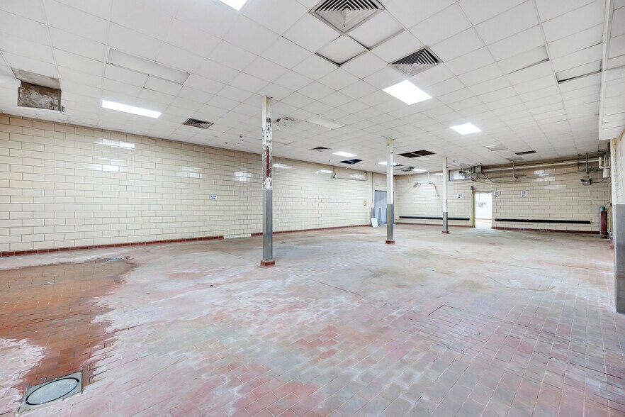 More Photos Of 305 S Wall St, Denmark Industrial For Sale