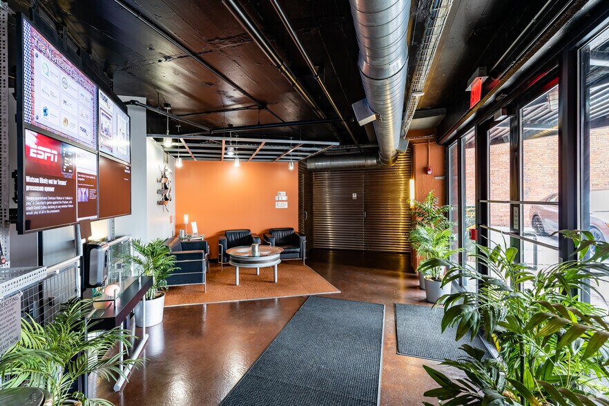 More Photos Of 1010 Western Ave, Pittsburgh Office For Lease