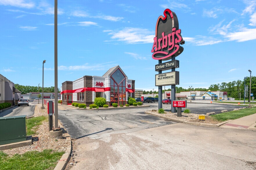 More Photos Of 3009 S Dirksen Pky, Springfield Fast Food For Sale
