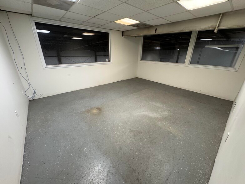More Photos Of 205 Brick Kiln Rd, Winchester Warehouse For Sale
