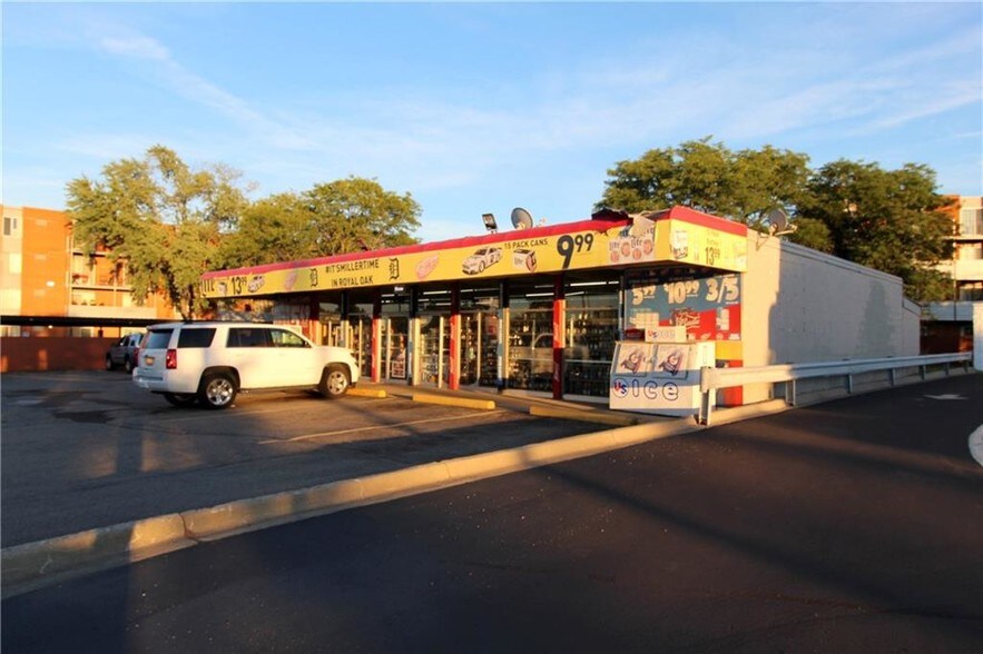 More Photos Of 3115 W 13 Mile Rd, Royal Oak Freestanding For Sale