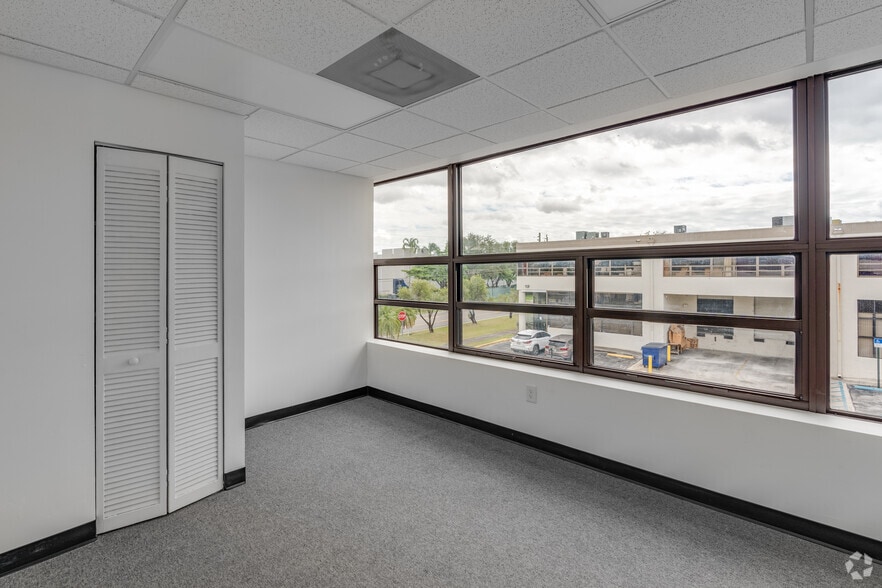 More Photos Of 2100-2142 NW 99th Ave, Doral Unknown For Lease