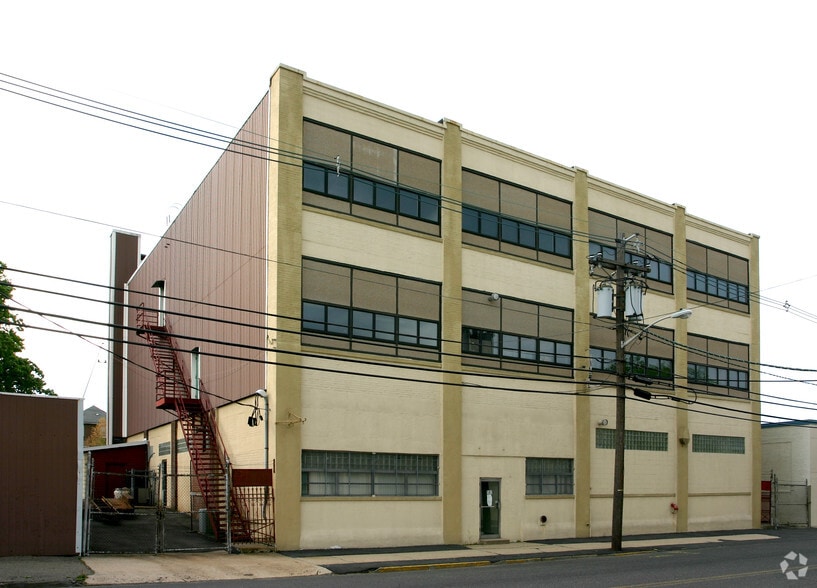 More Photos Of 580 Elm St, Kearny Warehouse For Sale