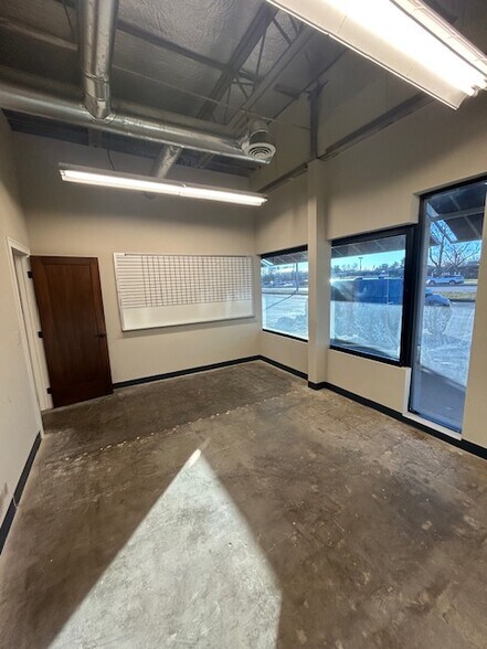 More Photos Of 5967 Merle Hay Rd, Johnston Storefront Retail Office For Lease