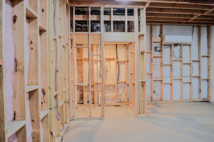 More Photos Of 5016 E 24th St, Kansas City Flex For Sale