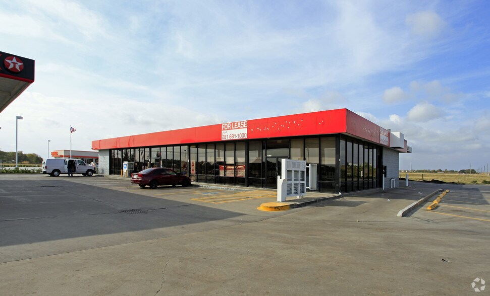 Primary Photo Of 28111-28115 Southwest Fwy, Rosenberg Freestanding For Sale