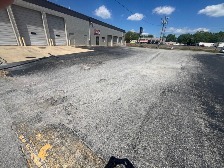 More Photos Of 18 Wendy Ct, Greensboro Light Distribution For Lease