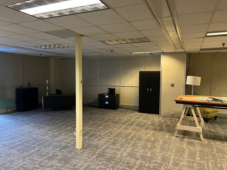More Photos Of 136 Center St, Old Town Office For Sale
