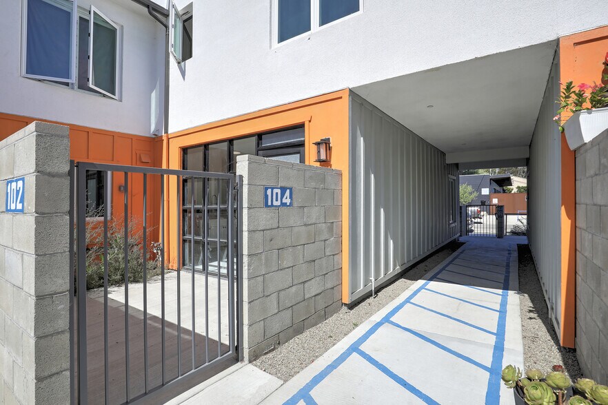 More Photos Of 186 Bell Way, Ventura Apartments For Sale