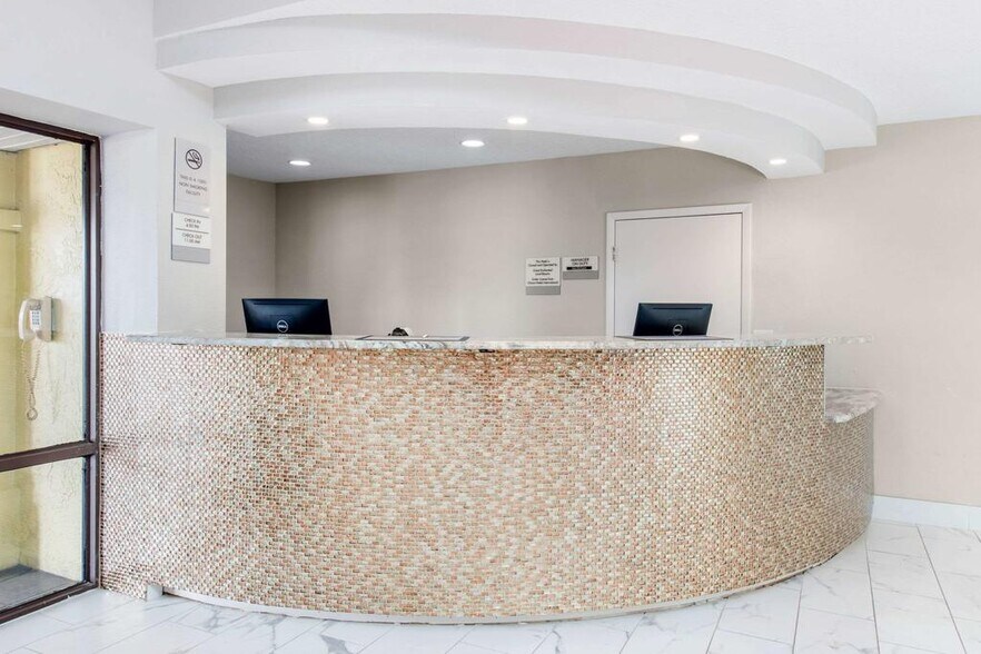 More Photos Of 4985 W Irlo Bronson Memorial Hwy, Kissimmee Hotel For Sale