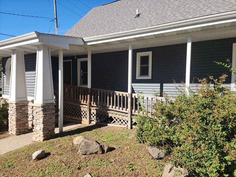 More Photos Of 536 W State St, Hastings Office Residential For Lease