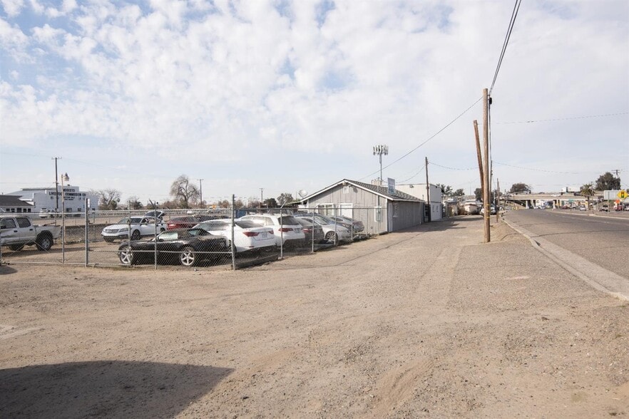 More Photos Of 1095 S 9th St, Modesto Auto Repair For Sale