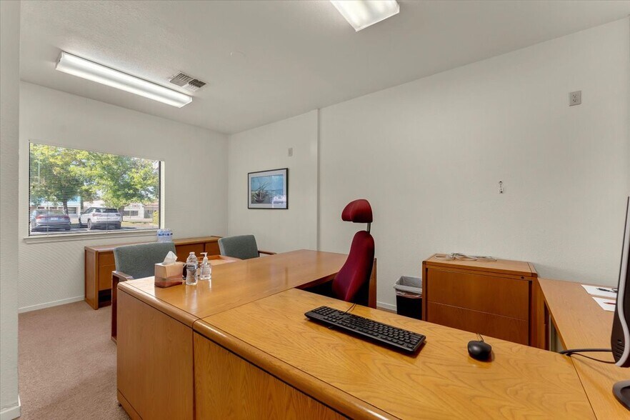 More Photos Of 1551 Hartnell Ave, Redding Office For Lease