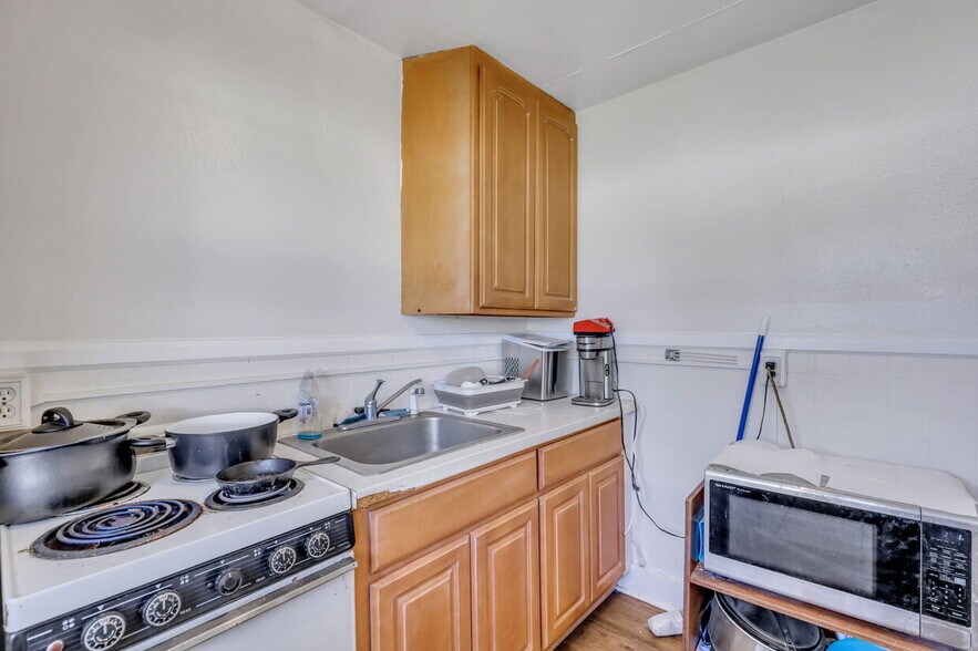 More Photos Of 2203 Skidaway Rd, Savannah Freestanding For Sale