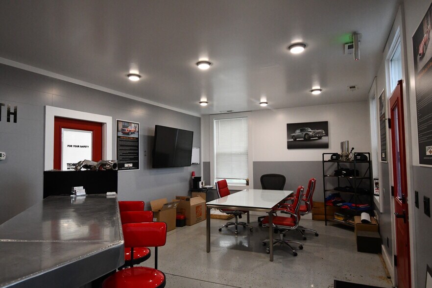 More Photos Of 4930 E 2550 N, Eden Auto Dealership For Lease