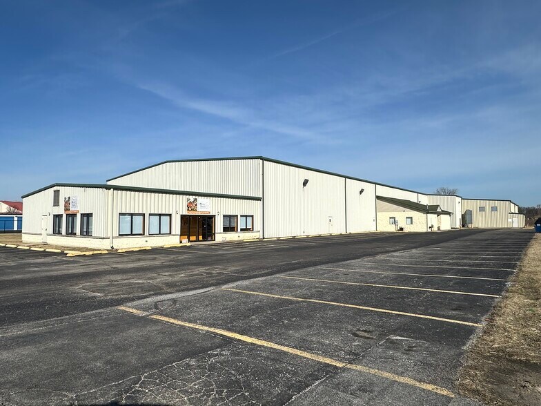 More Photos Of 14914 W 101st Ave, Dyer Freestanding For Sale