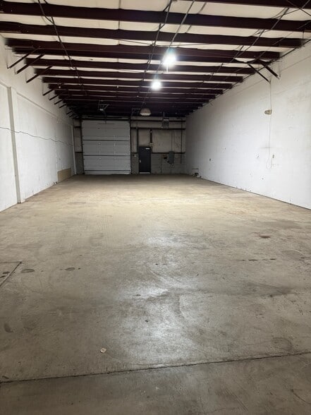 More Photos Of 18750 Fort St, Riverview Warehouse For Lease