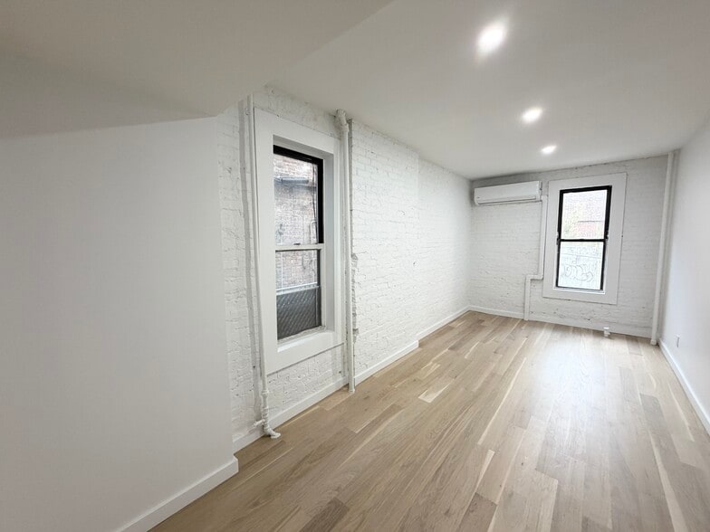 More Photos Of 157 Huron St, Brooklyn Apartments For Lease