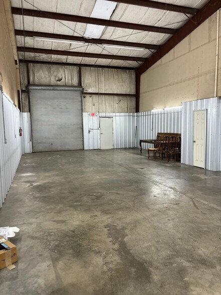 More Photos Of 6520 College St, Beaumont General Retail For Lease