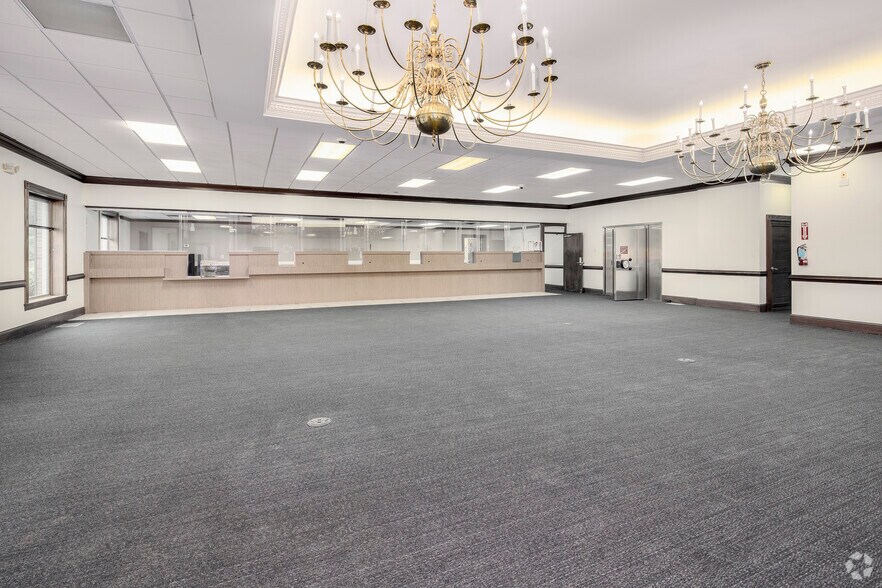 More Photos Of 1701 Financial Loop, Woodbridge General Retail For Sale