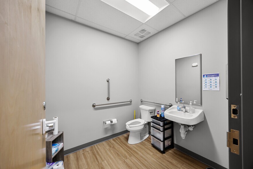 More Photos Of 68 Exeter Rd, Jackson Medical For Lease