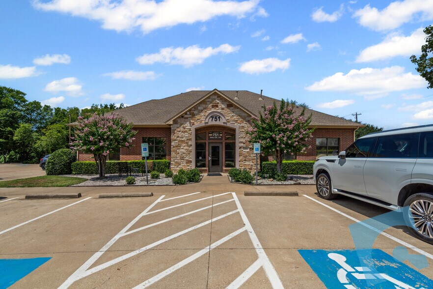 More Photos Of 751 E Southlake Blvd, Southlake Office For Sale