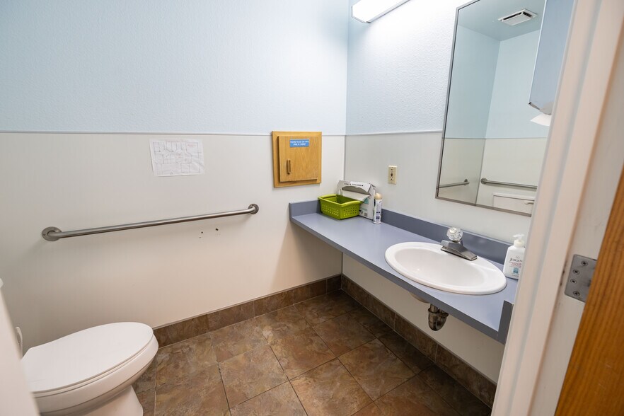 More Photos Of 729 Sunrise Ave, Roseville Medical For Lease