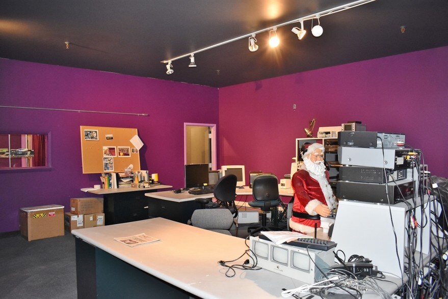 More Photos Of 1131 Central Ave, Middletown Loft Creative Space For Sale