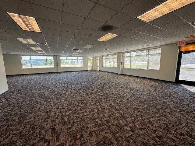 More Photos Of 6952 Rote Rd, Rockford Office For Lease