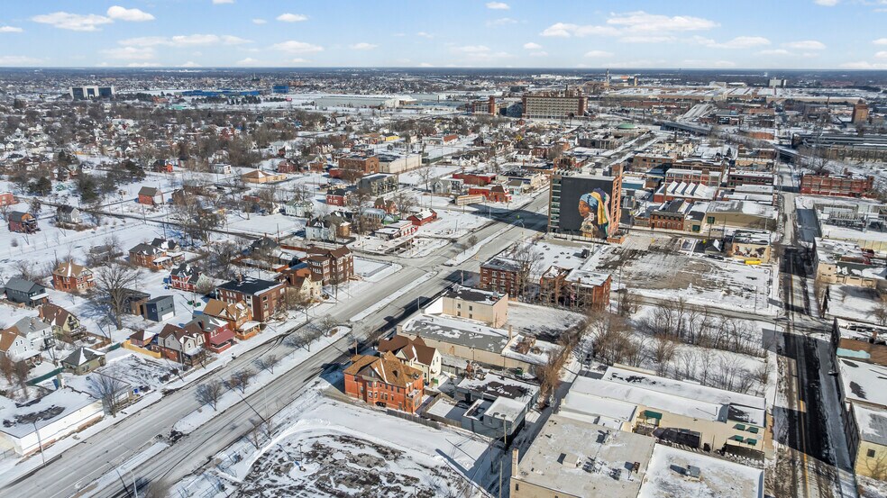 More Photos Of 3003 E Grand Blvd, Detroit Showroom For Lease