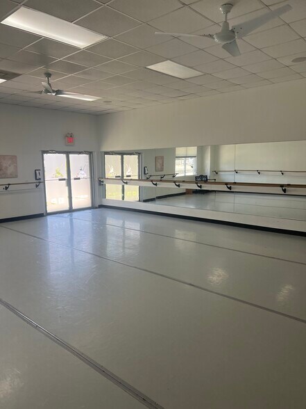 More Photos Of 6800 Thomasville Rd, Tallahassee Storefront For Lease