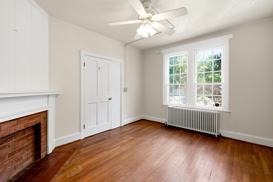 More Photos Of 3 E Market St, Leesburg Office For Sale