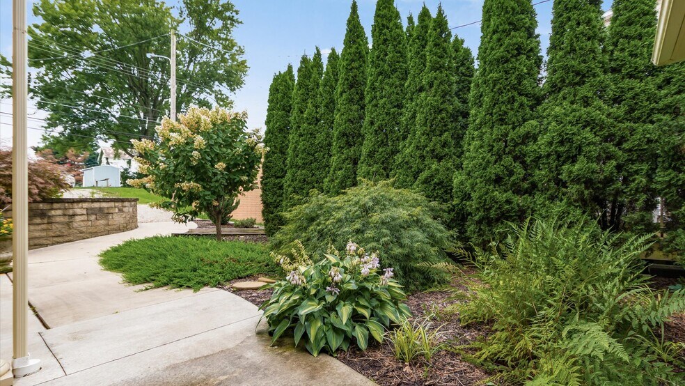More Photos Of 120 W Main St, Somerset Flex For Sale