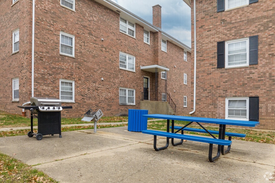 More Photos Of 552 S Church St, Decatur Apartments For Sale