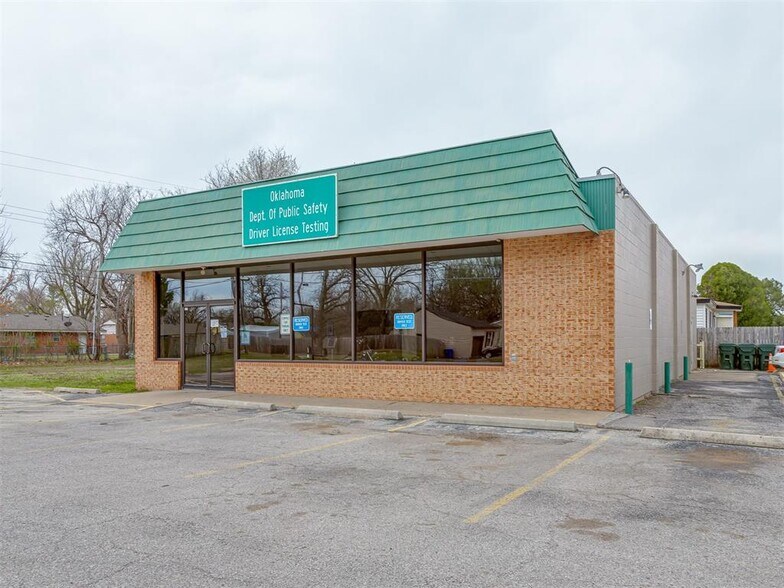 More Photos Of 430 N Berry Rd, Norman General Retail For Lease