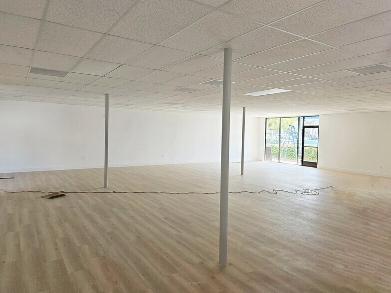 More Photos Of 11024-11028 Victory Blvd, North Hollywood Office For Lease