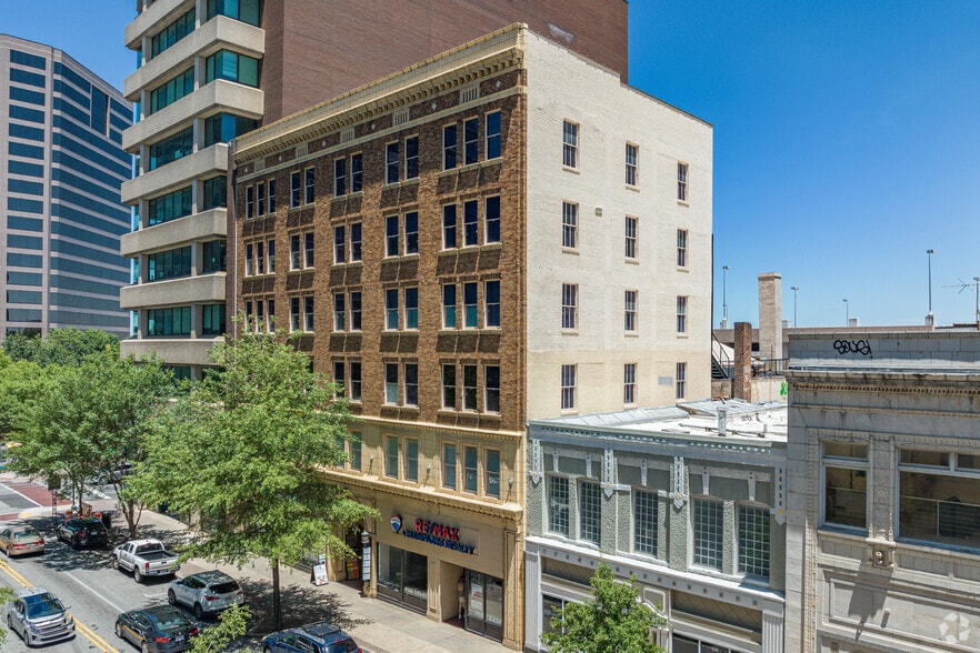 Primary Photo Of 114 N Elm St, Greensboro Office For Lease