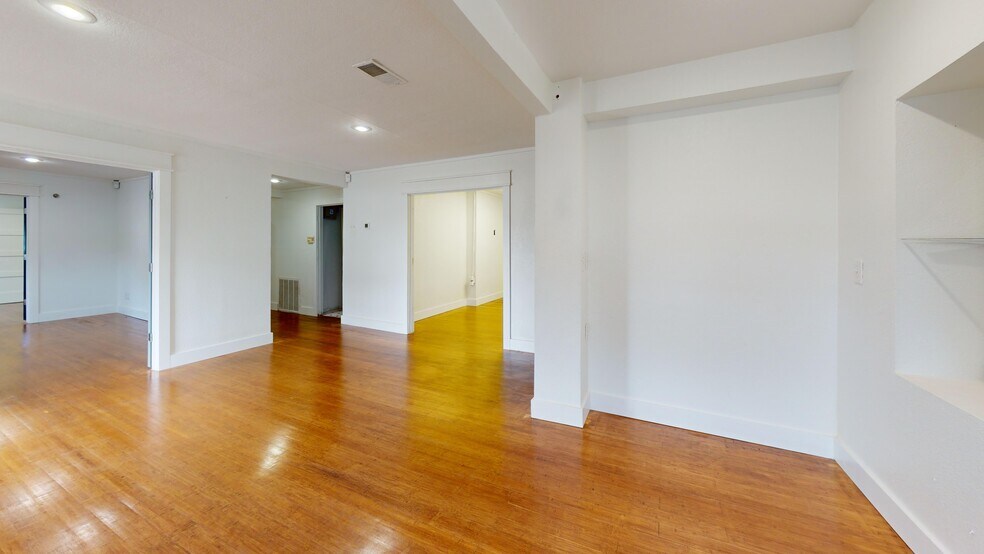 More Photos Of 3480 Barrancas Ave, Pensacola Freestanding For Lease